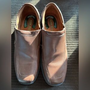 Men dress shoes - like new - size 7.5